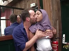 Questa bionda ama il suo cazzo nel video porno italiano ginecologo culo.