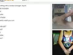 Una giovane cagna succhia un lecca lecca davanti a una webcam ed è così eccitata che allunga la sua gonna corta e inizia ad accarezzare la sua tetta video xxx gratis italiani rasata.