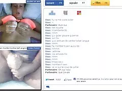 Sexy babe con grandi tette cerca di distrarre il suo amante film porno amatoriali italiani dal computer