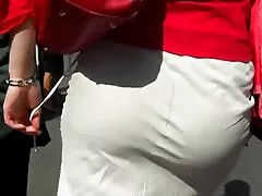 Le tocca il petto e le strofina i capezzoli. Lei è bella, incredibilmente attraente e si toglie le mutandine di fronte a lui e si video porno solo italiani inginocchia per ingoiare la sua bocca.