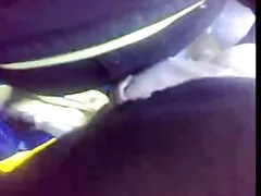 Coppia calda in video porno italiani con trans macchina