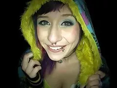 Ragazza bionda vestita come una fanciulla di neve film porno italiano a tre si spoglia e accarezza la figa sulla macchina fotografica