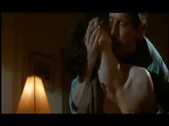 Una bella donna si spoglia la figa con passione e video porno di attrici famose riempie la telecamera con il suo sperma.